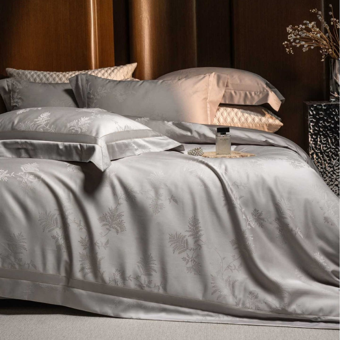 Luxurious satin jacquard bedding set with fine damask pattern and Oxford pillow