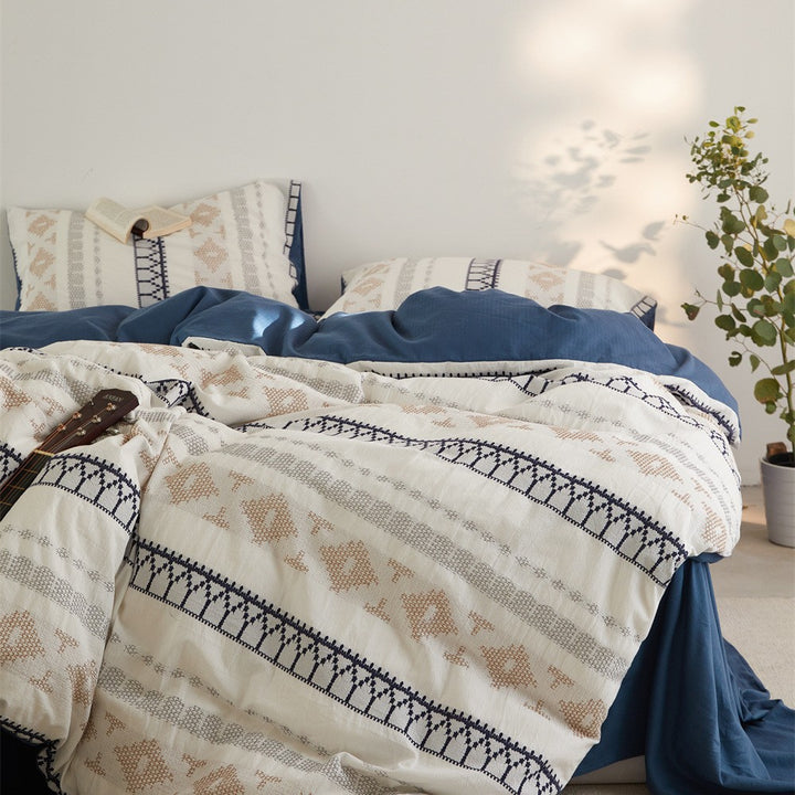 Bedding set made of cotton blend fabric with woven ethnic motif and reversible design