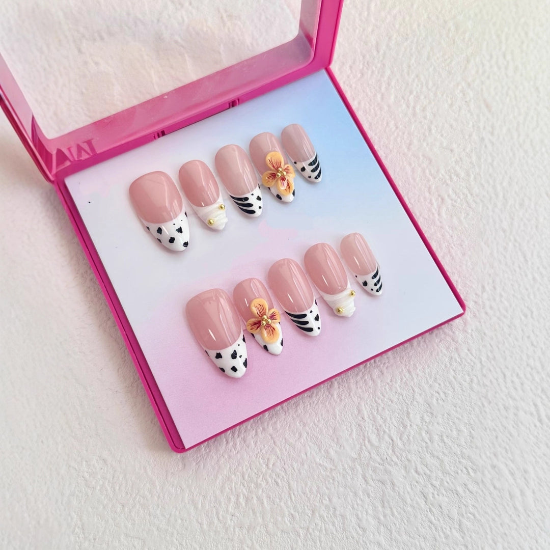 Artistic Press-On Nail Art Set with Floral and Patterned Designs