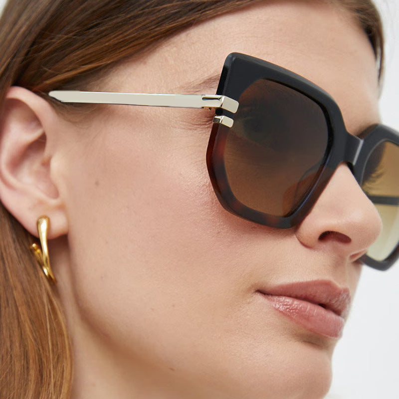 Women's geometric sunglasses with luxurious gold frame and polarized lenses Kalsten