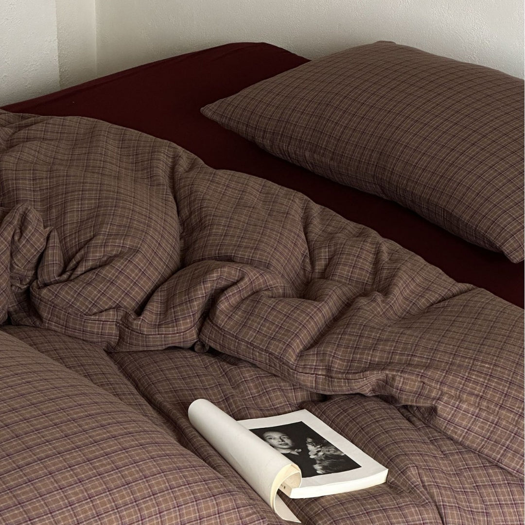 Luxurious cotton bedding set checked with lace trim