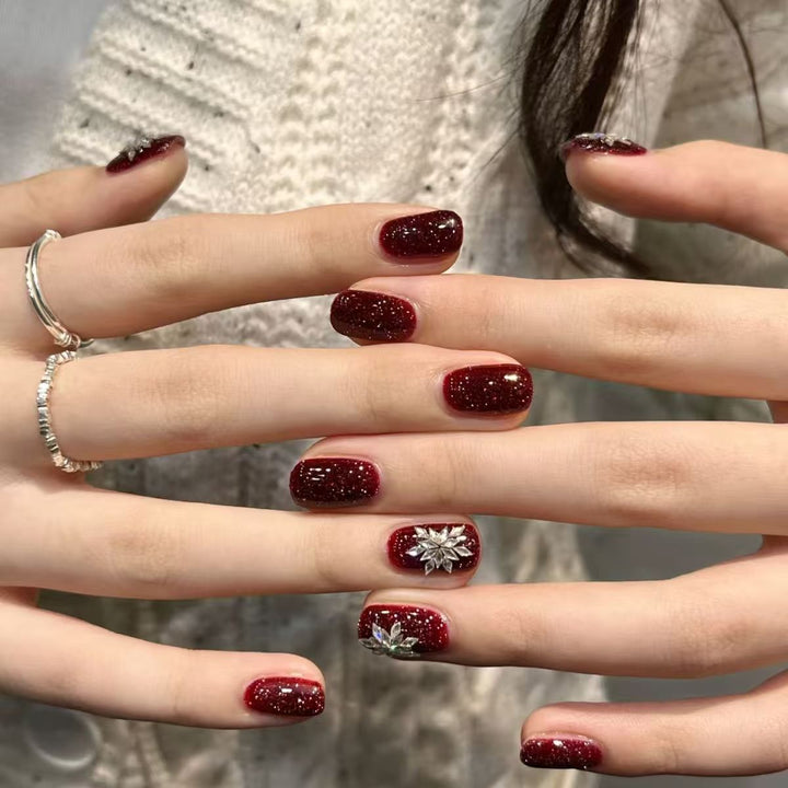 Glittery Decorative Press-On Nail Extensions