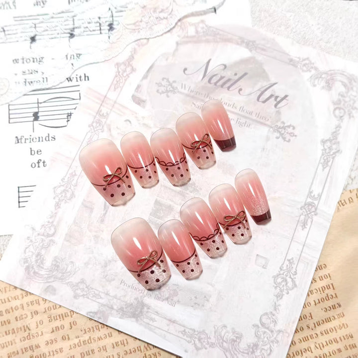 Artificial Nails in Elegant Minimalist Design Kalsten