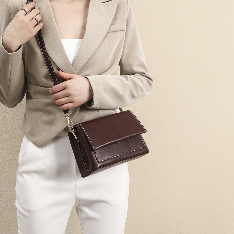 Elegant Crossbody Handbag with Detachable Strap