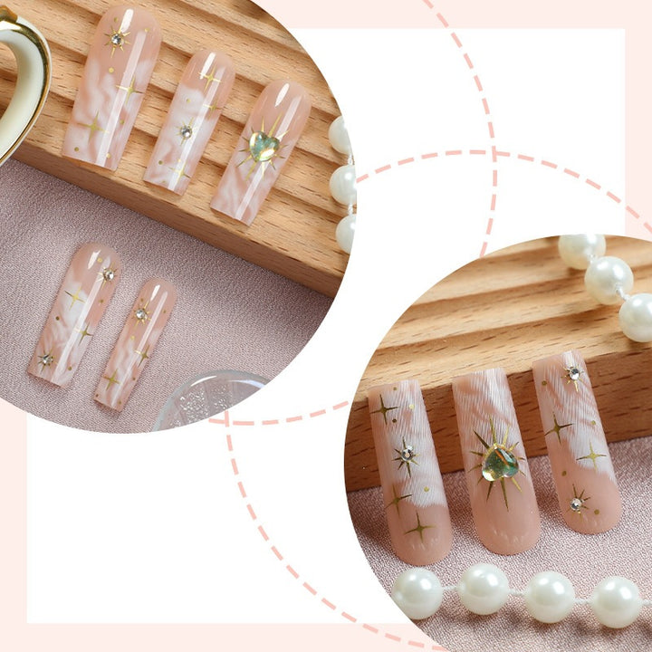 Nail set with glamorous gold decorations Kalsten