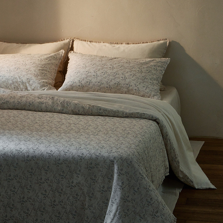 Light flower percale bedding set with fine vintage pattern and breathable feel