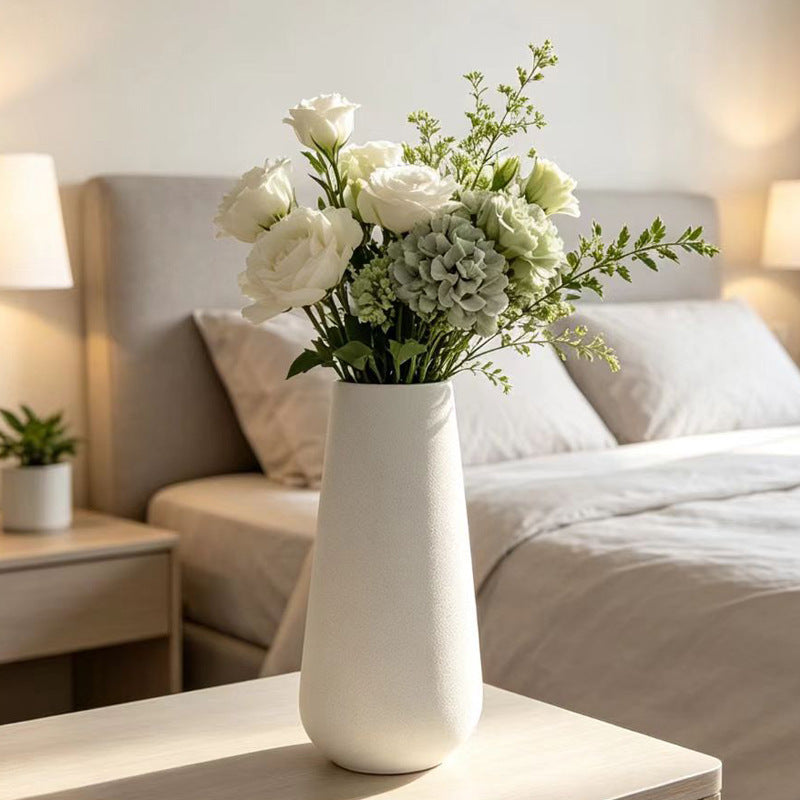 Minimalist Ceramic Decorative Vase Kalsten
