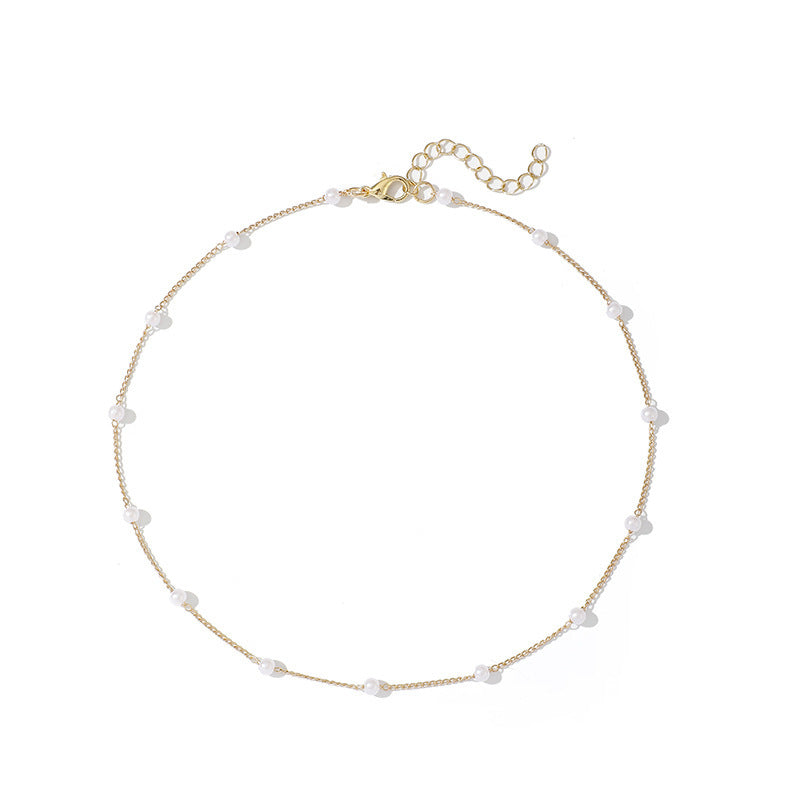 Delicate Pearl Necklace with Fine Gold Stand Kalsten