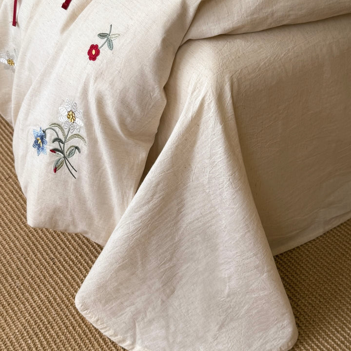 Bedding set made of linen look with floral embroidery and bow closure