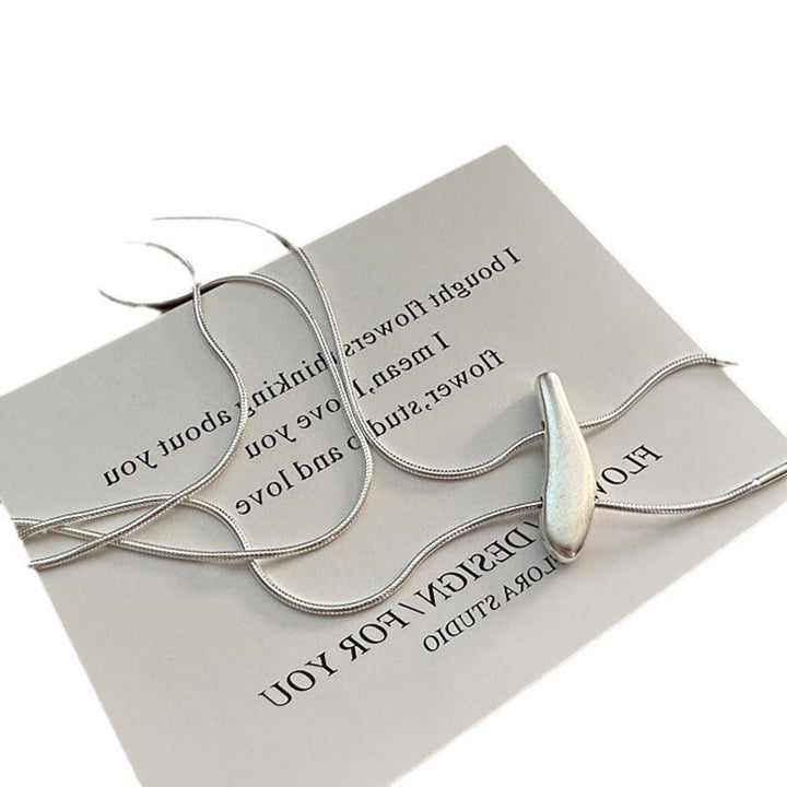 Minimalist Necklace with Elegant Pendant Kalsten
