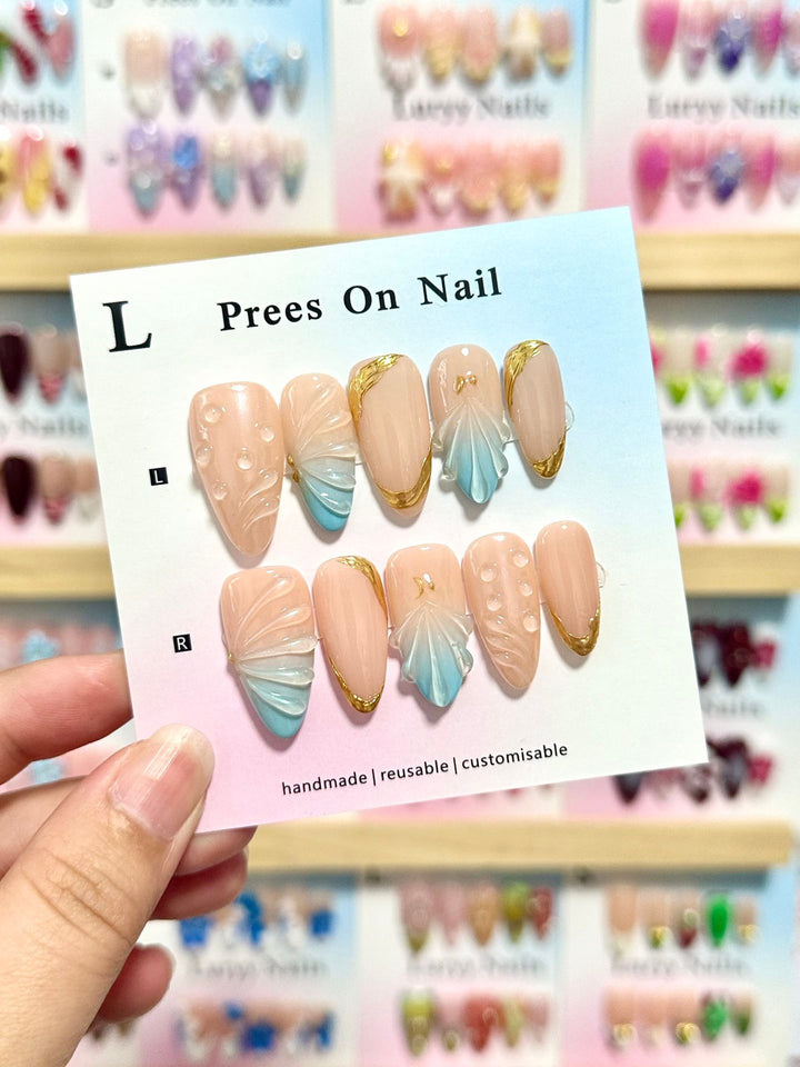Artistic Press-On Nail Art Set with Golden Accents