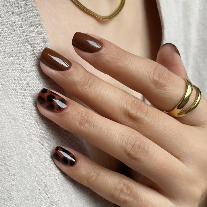 Nail art set with elegant leopard pattern Kalsten
