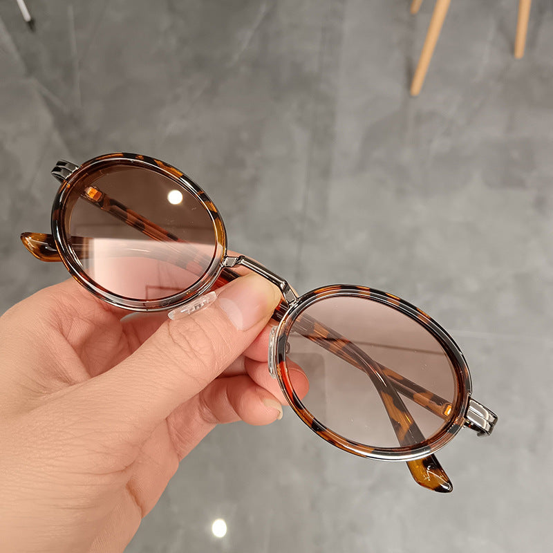 Women's round sunglasses with lightweight lenses and gold accents Kalsten