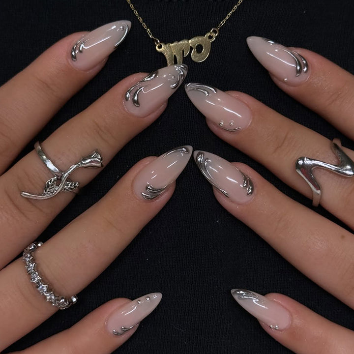 Artificial nail set with stylish metallic accents Kalsten