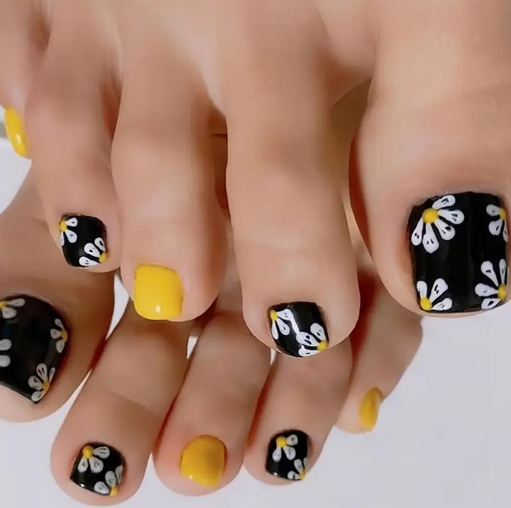 Floral Design Nail Art Kalsten