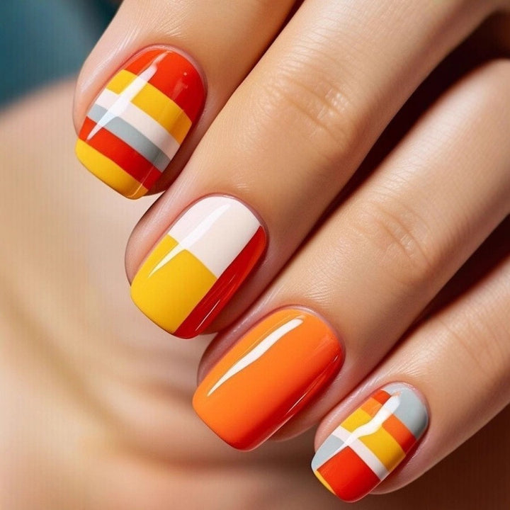 Elegant Artificial Nails with French Manicure and Glitter Effects Kalsten