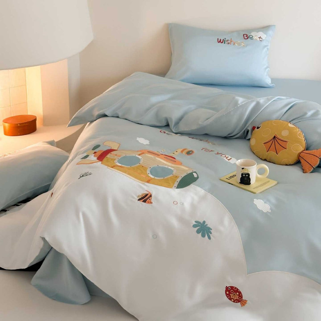 Children's bedding set with illustrative submarine and ocean motif