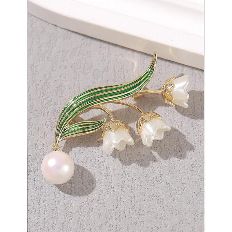 Elegant flower brooch with pearl pendant Kalsten