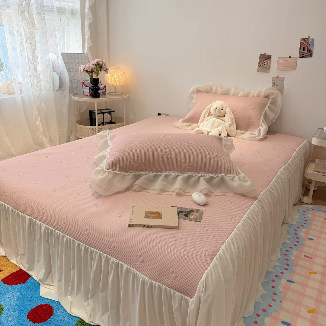 Quilted bedspread with ruffle and delicate floral quilting