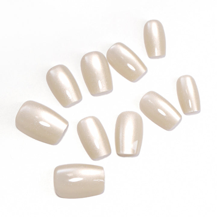 Nail extensions in an elegant look Kalsten