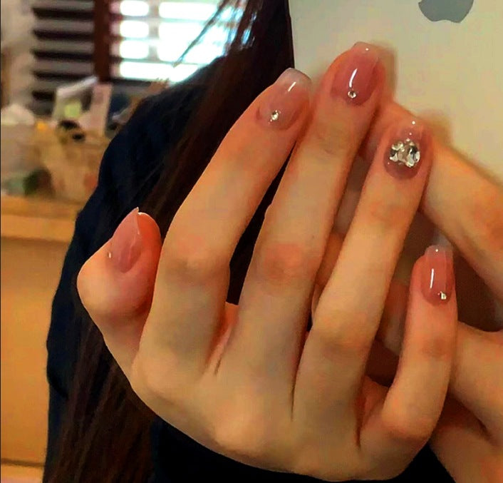 Elegant Crystal-Embellished Press-On Nail Set Kalsten