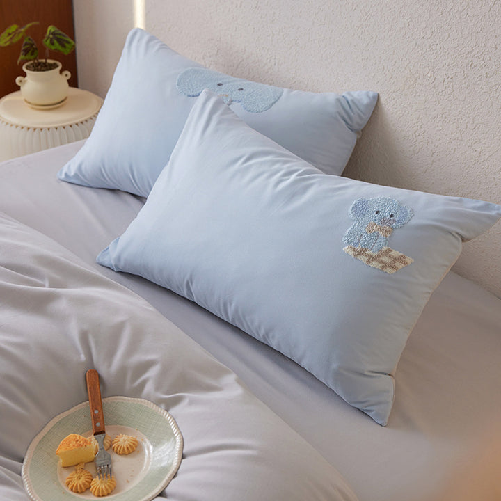Cute embroidered bedding set with dog appliqués and reversible function