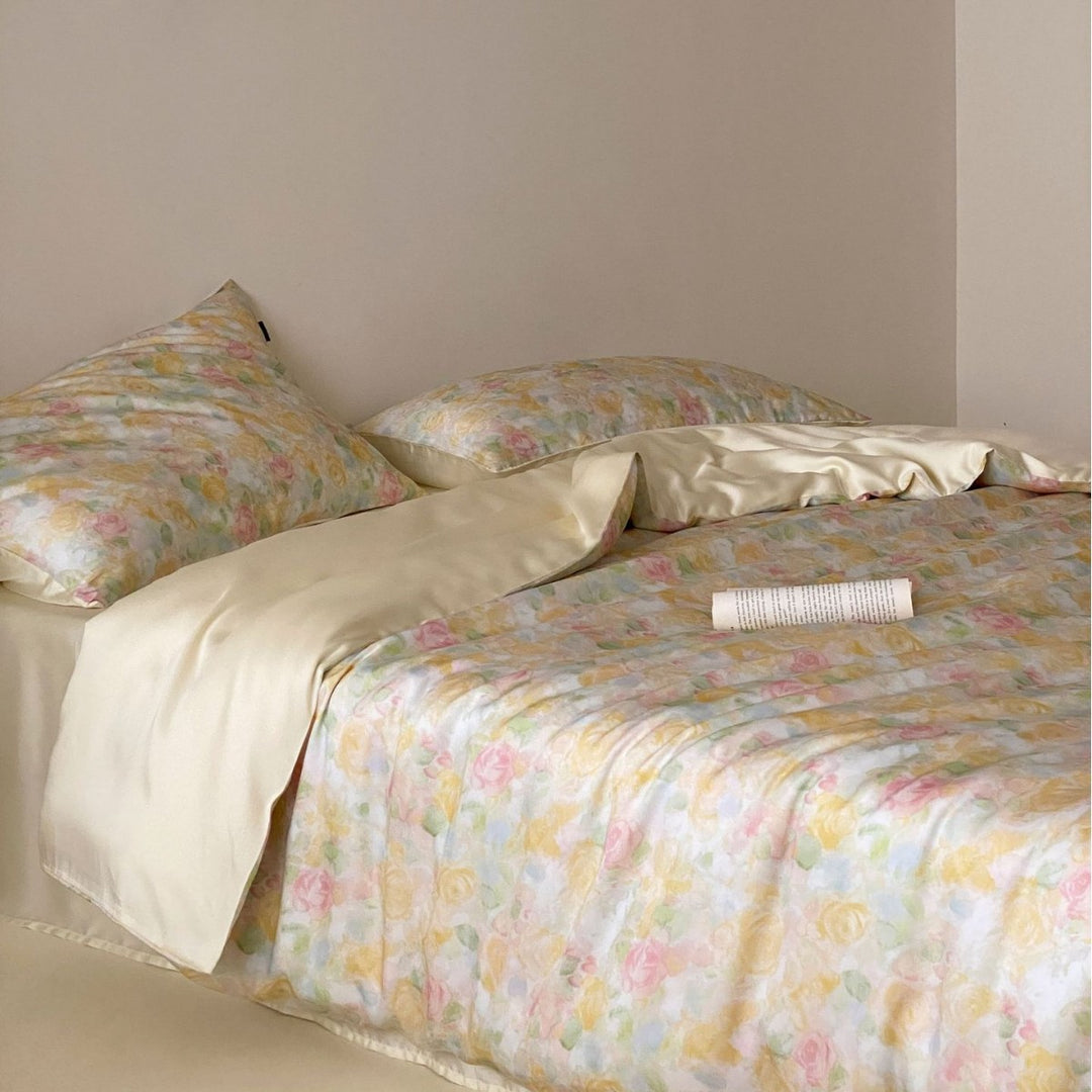 Bedding set made of cotton satin with floral vintage print