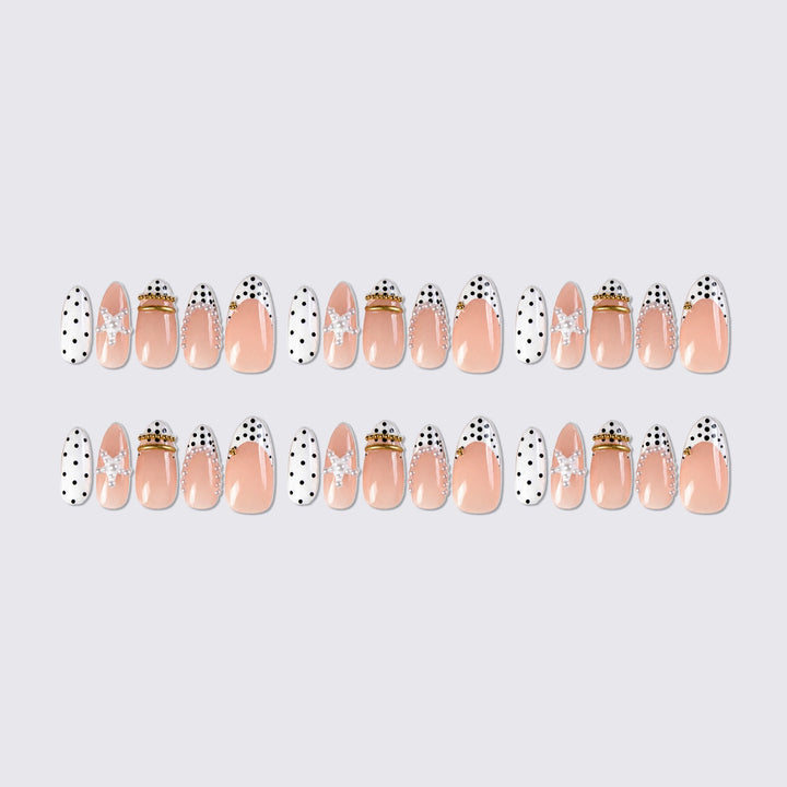 Nail set with elegant pearl and dot accents Kalsten