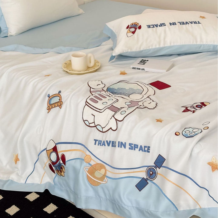 Children's bedding set with embroidered astronaut and space motif made of cotton satin Kalsten