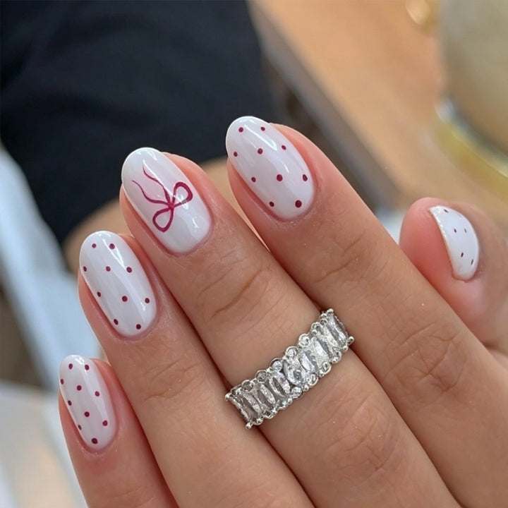 Artificial nail set with delicate dots and bow pattern Kalsten