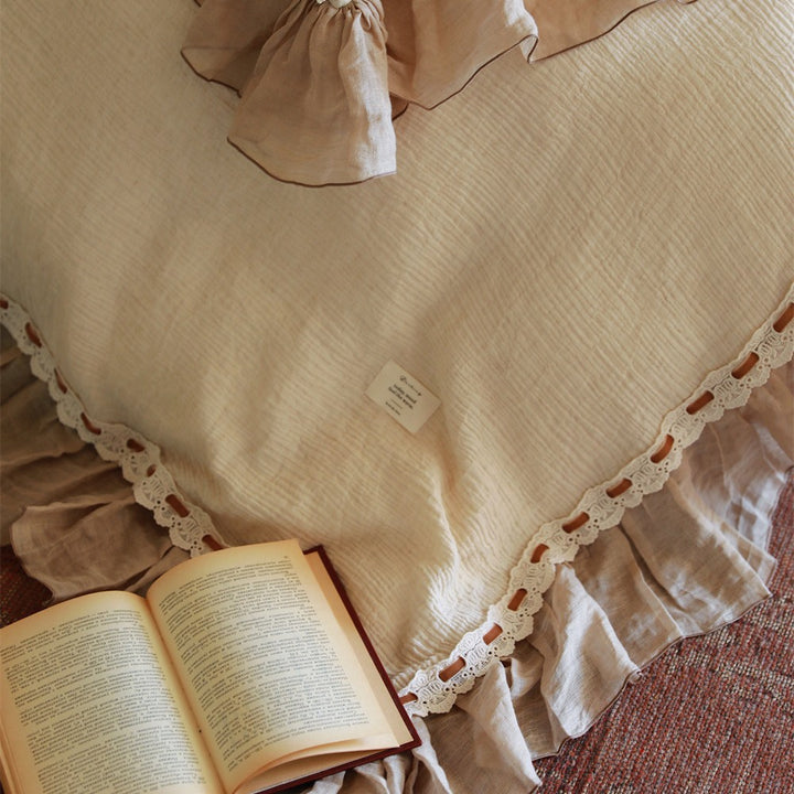 Washed linen duvet cover set with gathered edge and eyelet trim