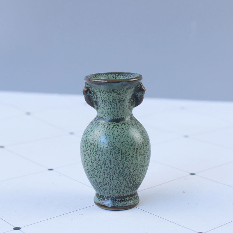 Elegant ceramic vase with artistic design Kalsten
