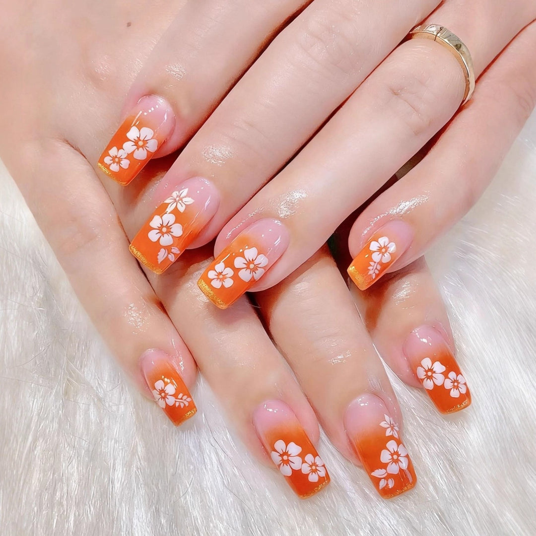 Elegant Artificial Nails with Detailed Gold Decorations Kalsten
