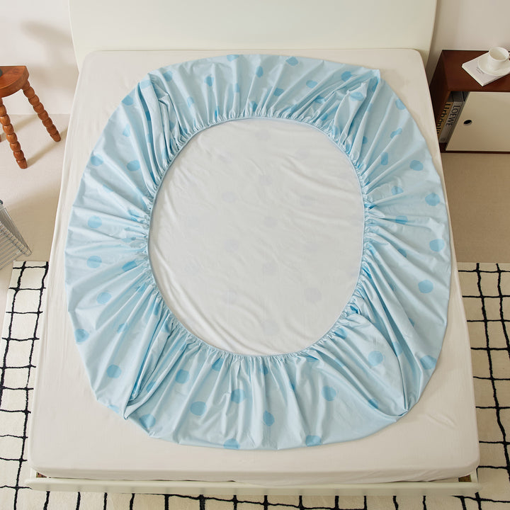 Fitted sheet with extra deep hem and elastic all-round cover