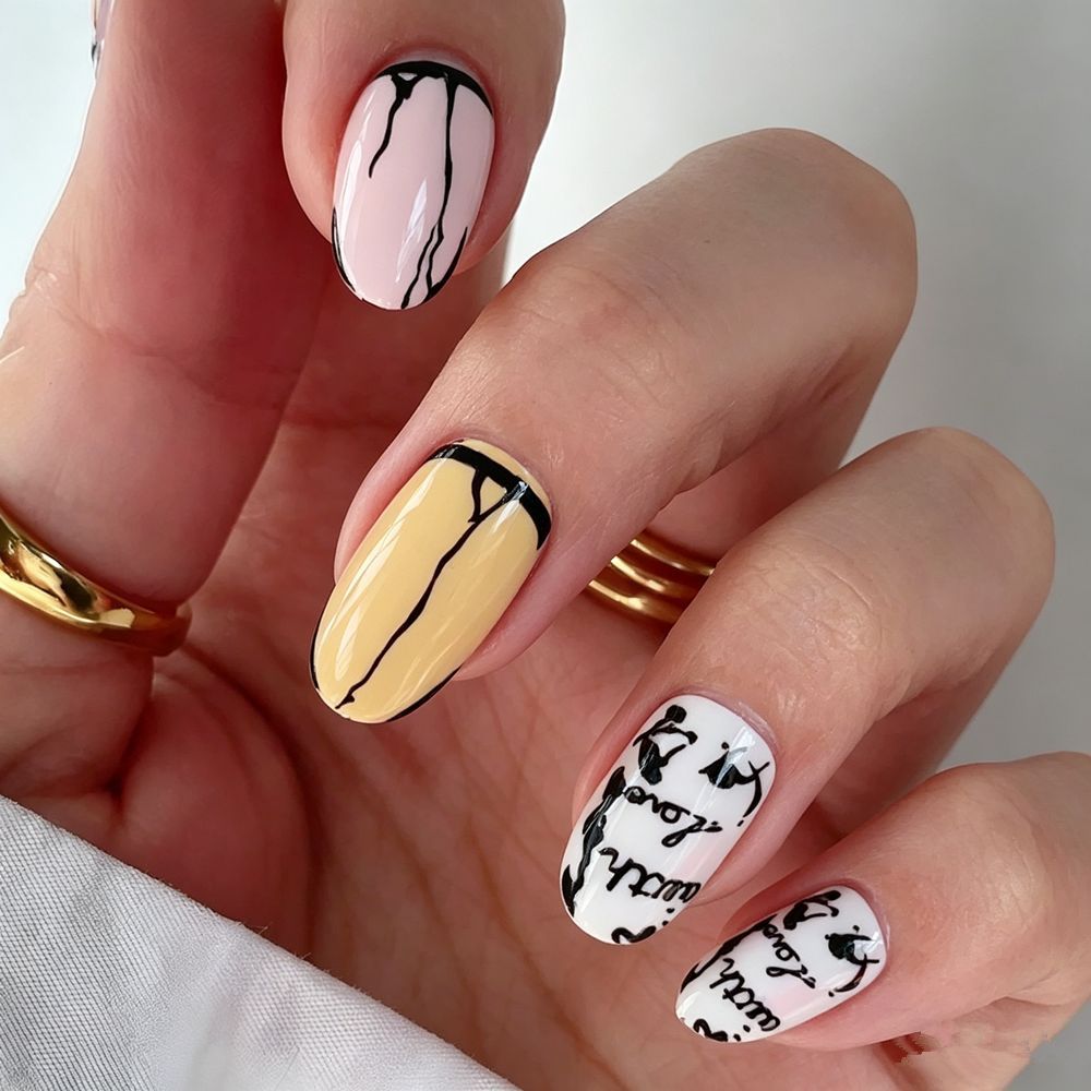 Abstract Design Press-On Nail Set