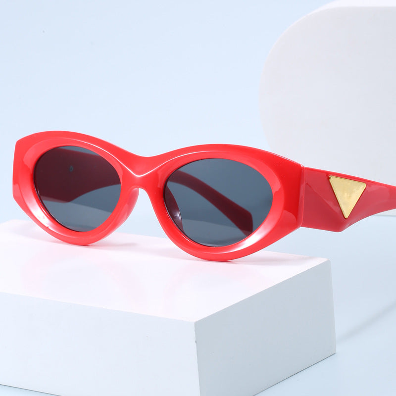 Women Retro-inspired Sunglasses with distinctive accents Kalsten
