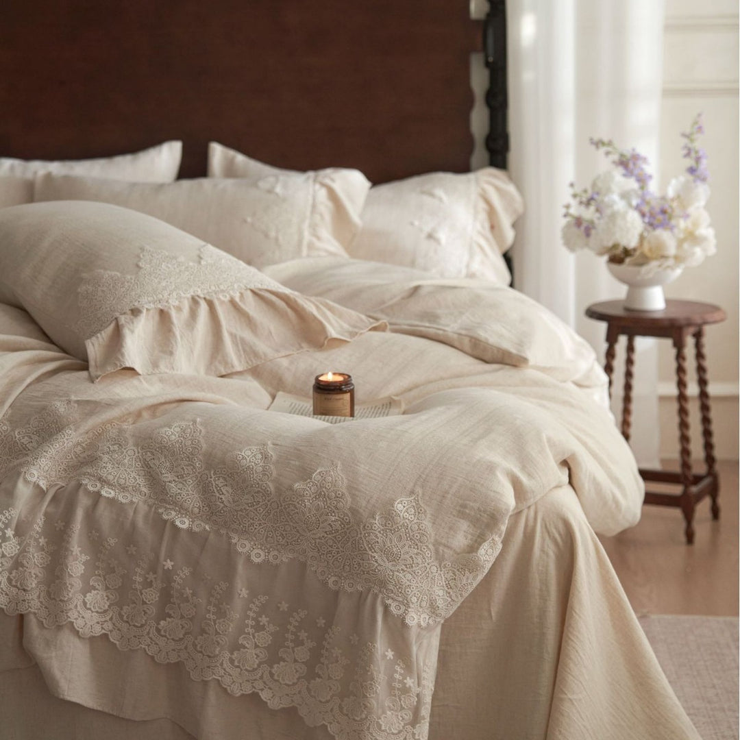 Fine cotton-linen bedding set with lace trim and frill