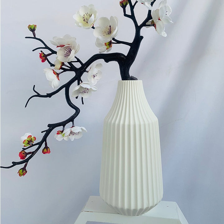 Elegant Ribbed Ceramic Vase Kalsten