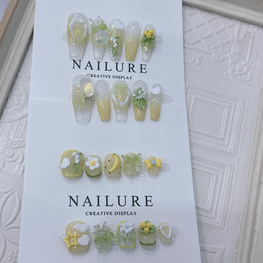 Artistic Themed Press-On Nail Art Set