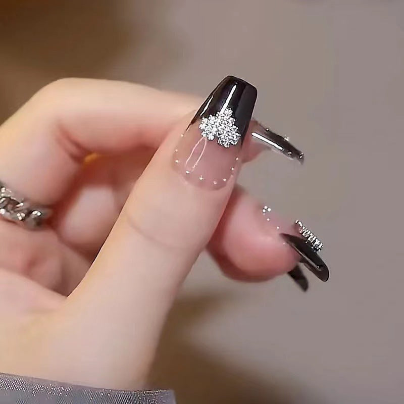 Stylish Press-On Nail Art Set with Elegant Accents