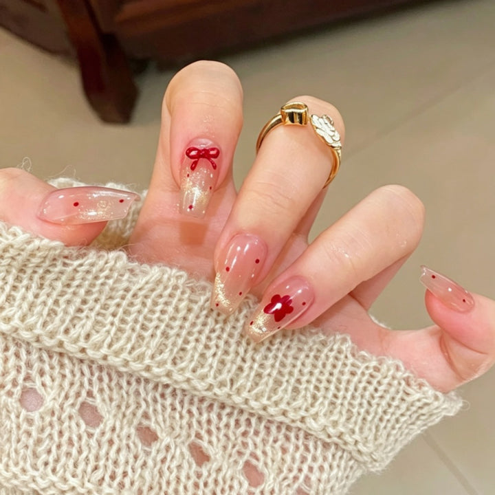 Artificial nails with sparkling accents and delicate patterns Kalsten