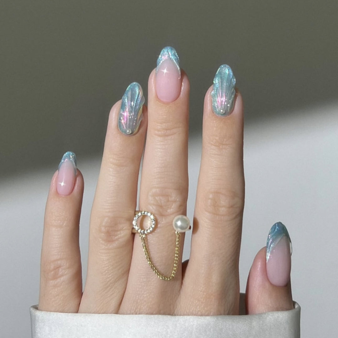 Artful Nail Art with Holographic Accents Kalsten