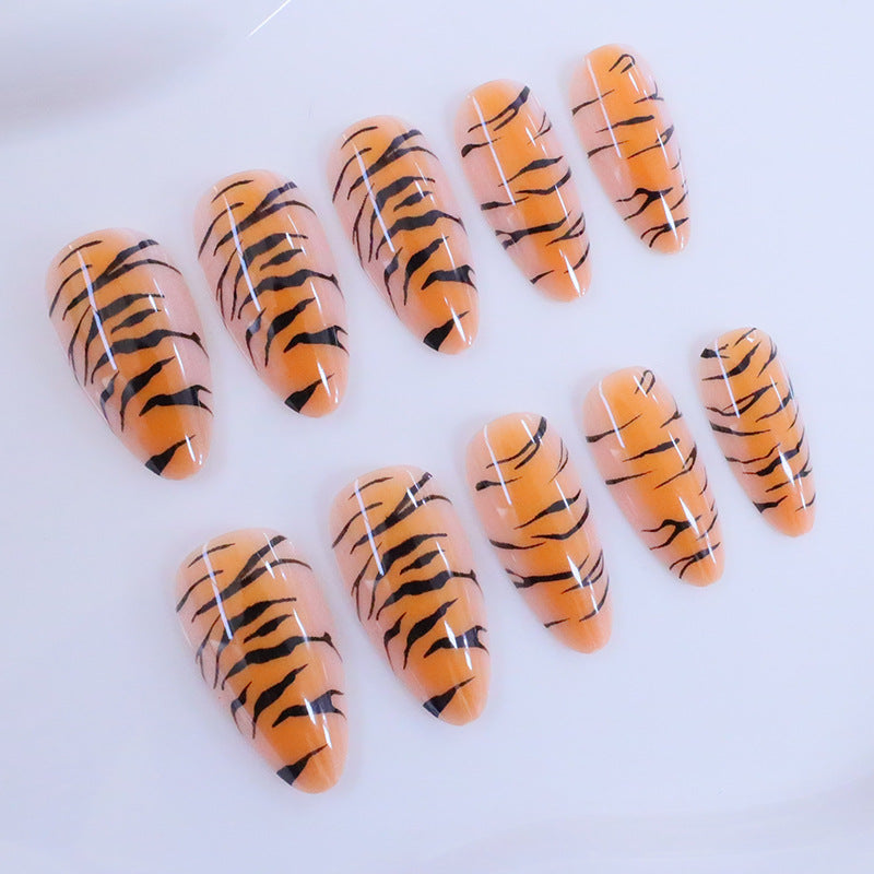 Detailed Tiger-Print Nail Art Kalsten
