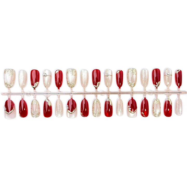 Artificial nails with elegant gold accent Kalsten