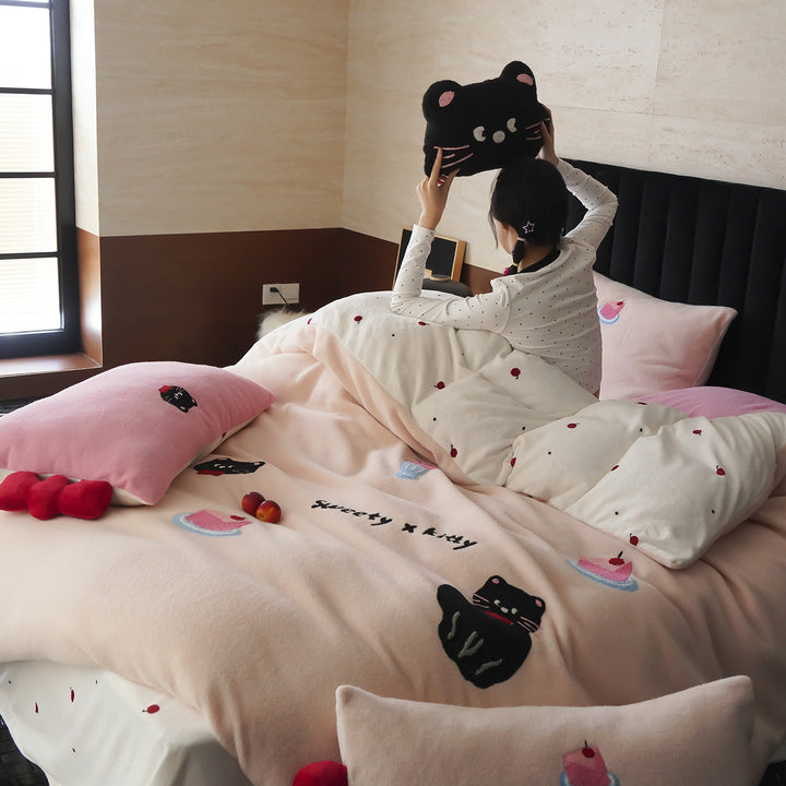 Bedding set with embroidered dog motifs and extra soft velour texture