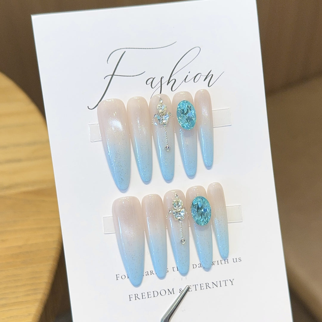 Glamorous artificial nails with sparkling rhinestone details Kalsten
