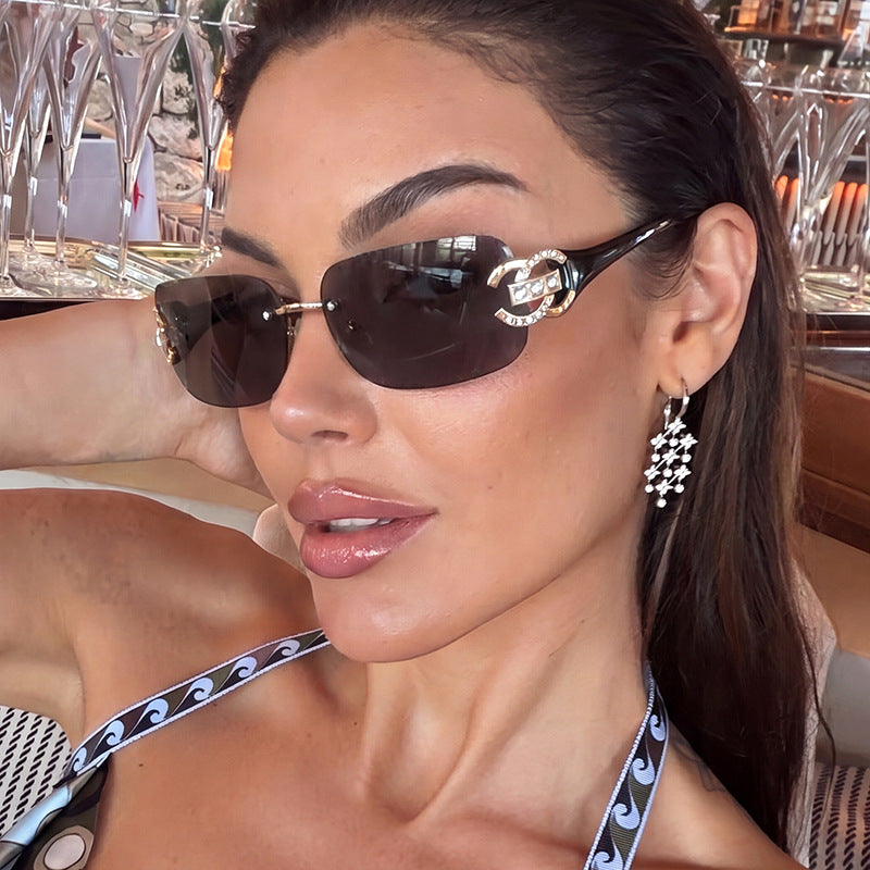 Women's fashionable sunglasses with luxurious geometric frame and protective UV filter Kalsten