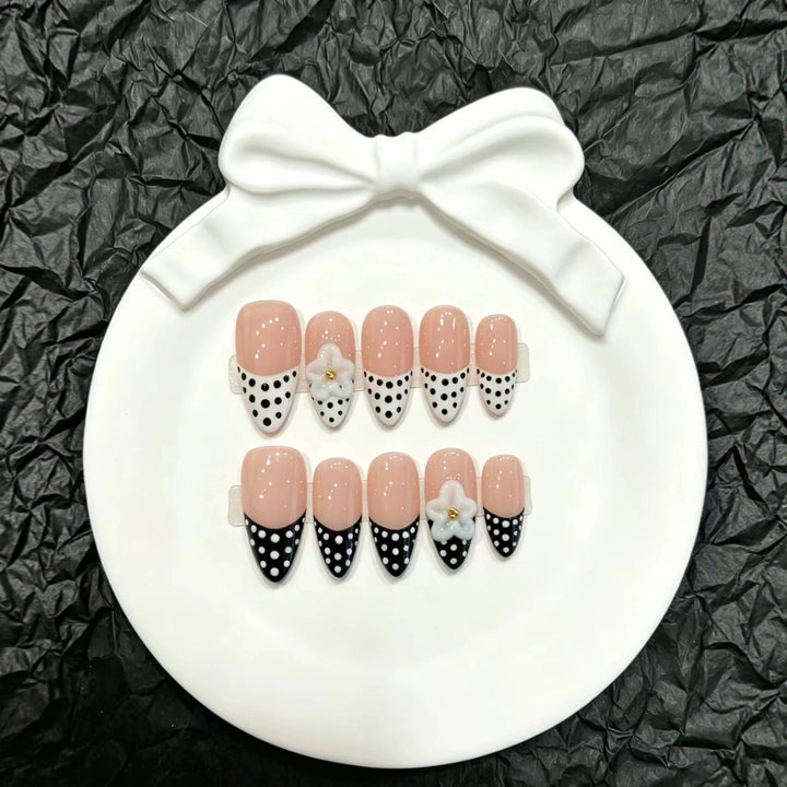 Creative Decorative Press-On Nail Set