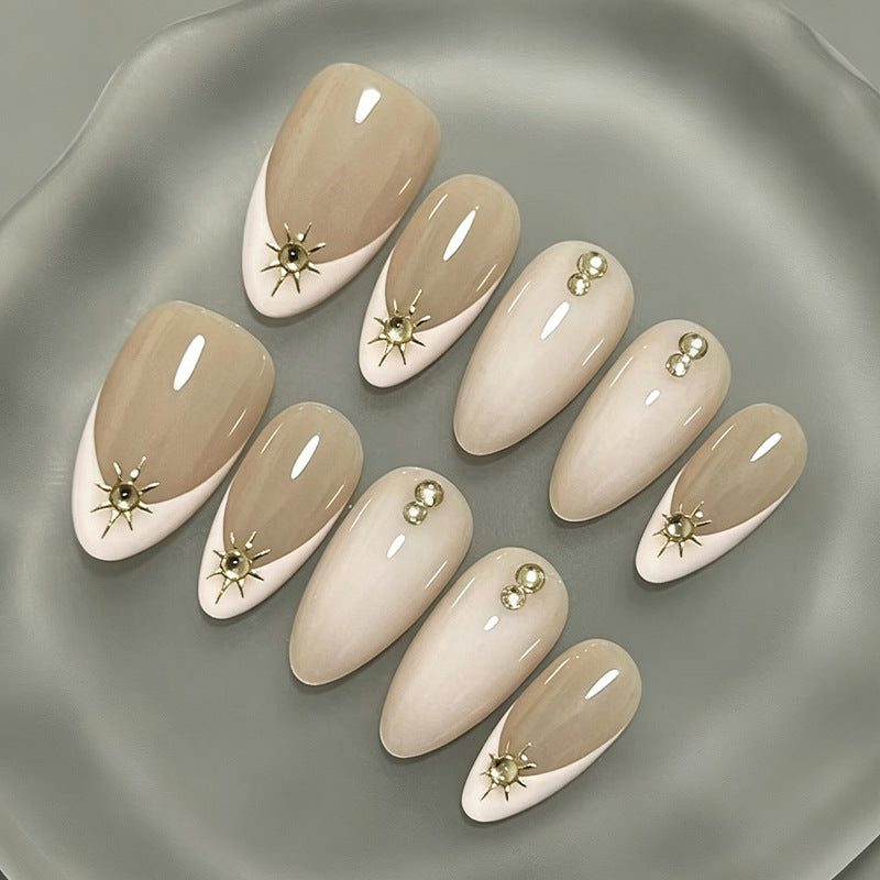 Nail set with elegant design elements and glamorous accents Kalsten