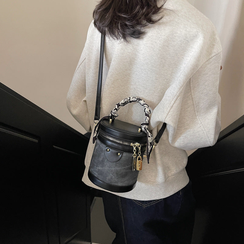 Fashionable Structured Bucket Bag Kalsten